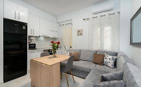Comfy Apt Next To Metro