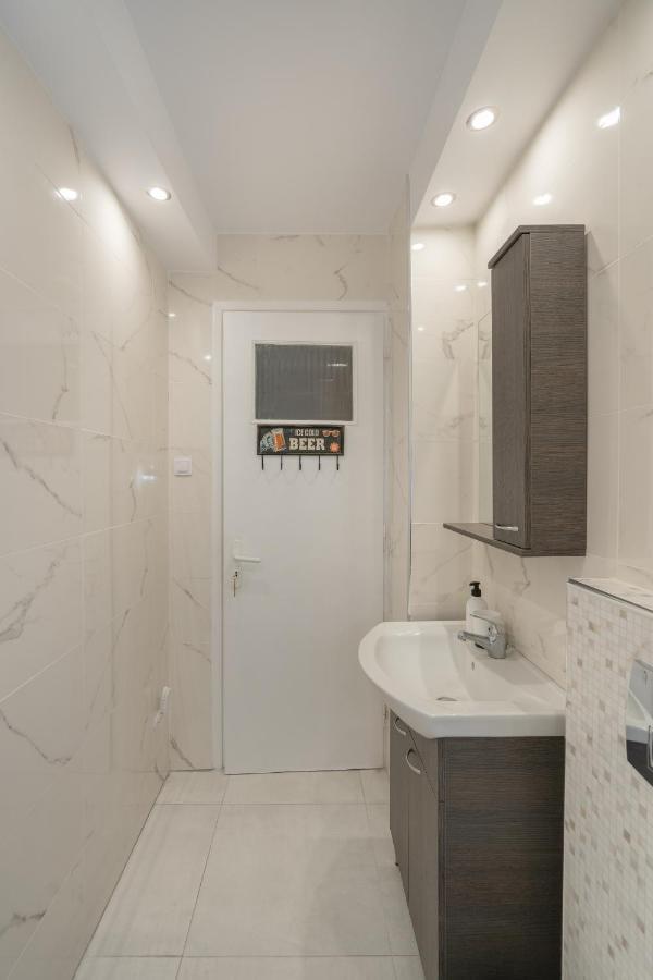 Comfy Apt Next To Metro Αθήνα Εξωτερικό φωτογραφία